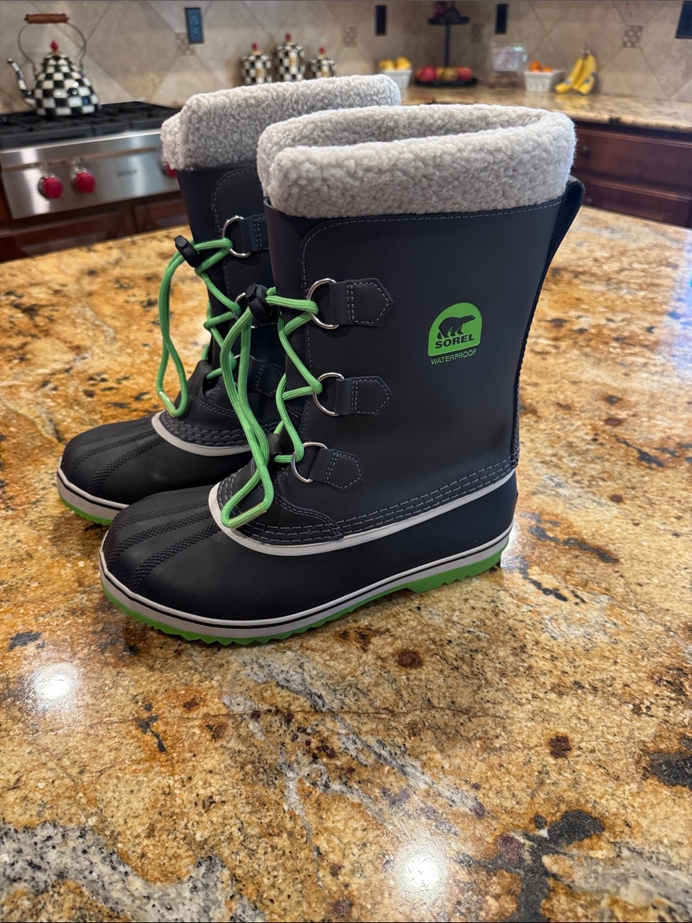 Sorrel kids boots size US 7M. Only worn once! Grey and green.